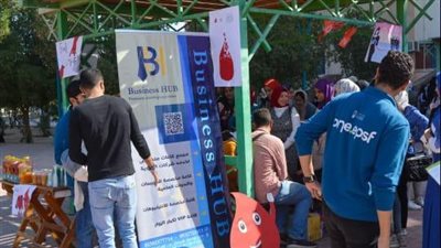 تحت شعار أنا متبرع مصري دائم.. صيدلة سوهاج تنظم حملات توعوية للتبرع بالدم 