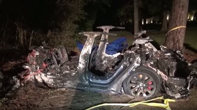 بسبب فشل برنامج التحكم بالسيارة.. حادث مميت لسيارة تسلا في الصين | فيديو