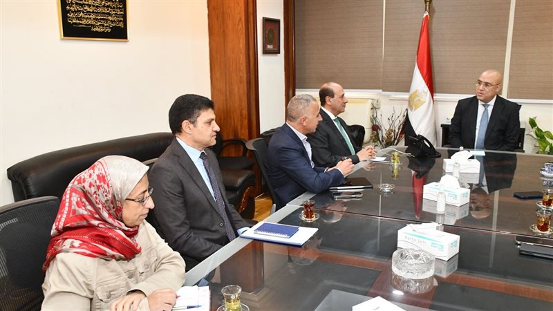 اجتماع وزير الإسكان