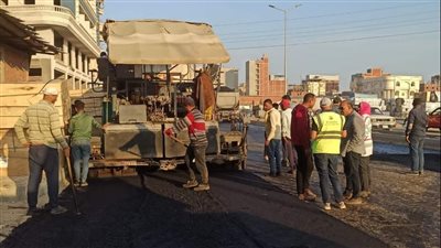 محافظ دمياط تتابع رصف طريق السيالة - غيط النصاري