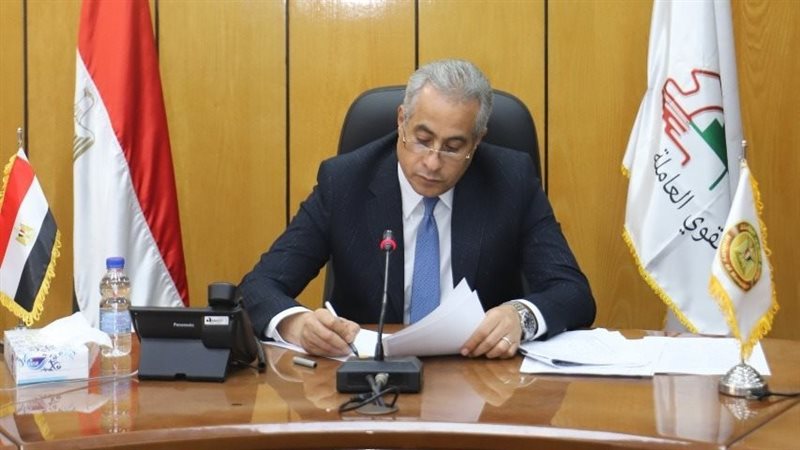 حسن شحاتة وزير القوى