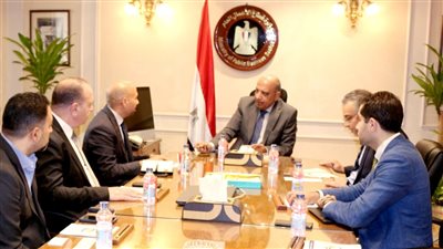 وزير قطاع الأعمال العام يبحث مع شركة 