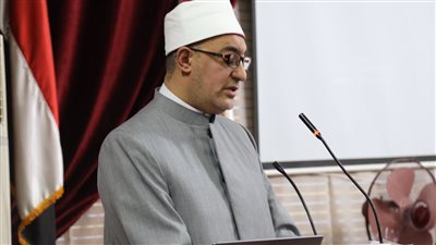 نظير عياد يطالب المؤسسات المجتمعية بتطوير أدواتها من خلال أعمال فنية هادفة