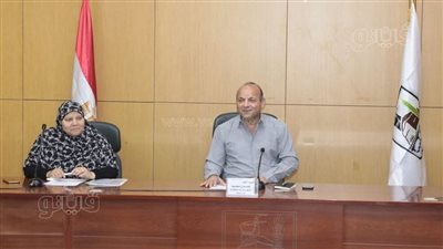 سكرتير بني سويف يناقش مستجدات جهود التعامل مع منظومة الشكاوى الحكومية 