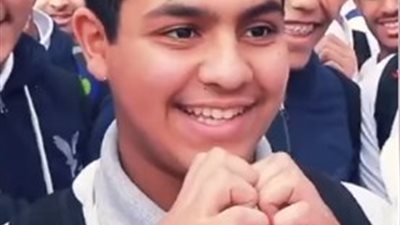 هنشجع مصر أحسن ناس في الدنيا.. أطفال الكويت يستقبلون المنتخب | فيديو 