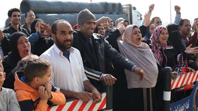 بالدموع والأحضان.. الأهالي يستقبلون المفرج عنهم بعفو رئاسي| صور 