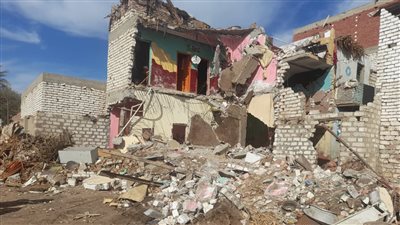 تفاصيل انهيار منزلين مجاورين بالمنيا