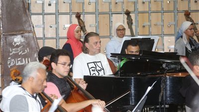 الموسيقار خالد حماد يجرى بروفات حفله بالأوبرا (صور)