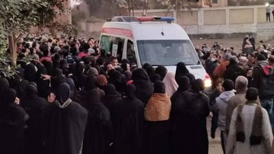 النيابة تعاين موقع العثور على ربة منزل ونجلها مشنوقين بكفرالشيخ 