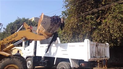 رفع 250 طن مخلفات من مصرف الخياطة بالبداري في أسيوط 