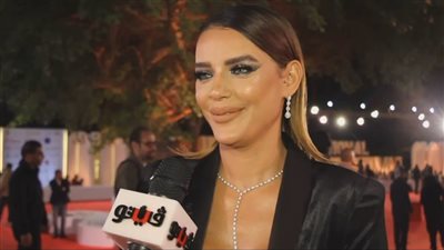 بعد أزمة فستانها في حفل افتتاح مهرجان القاهرة السينمائي.. هبة السيسي: الناس مبيعجبهاش العجب|فيديو