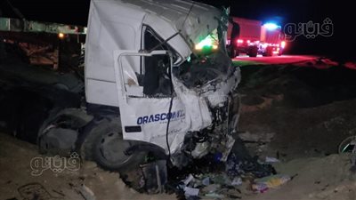 أول صور لمصرع 14 شخصا في تصادم ميكروباص مع سيارة نقل بالوادي الجديد