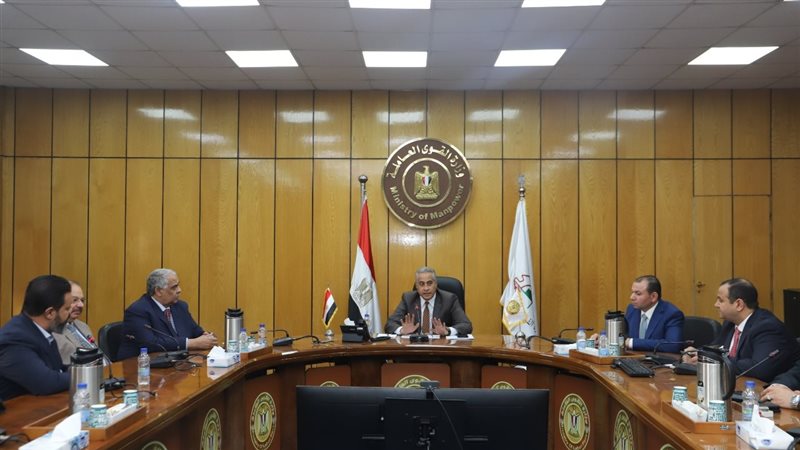 اجتماع حسن شحاتة