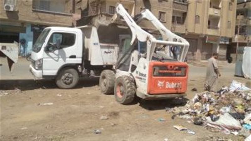 رفع مخلفات في حملة