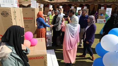  نائبة محافظ الوادي الجديد تُسلم 60 جهاز عروسة للفتيات المقبلات على الزواج 