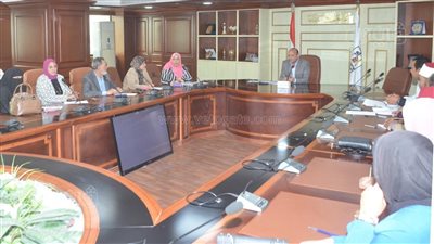 سكرتير محافظة بني سويف يناقش أنشطة وجهود ضبط الزيادة السكانية