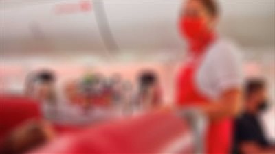 مسن بريطاني يتحرش بمضيفة طيران أثناء رحلة متجهة إلى إسبانيا