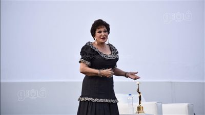 خطفوا حبيبي.. لبلبة تغنى على مسرح النافورة وسط تفاعل الحضور | فيديو