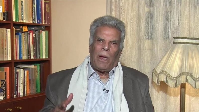الروائي إبراهيم عبد