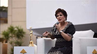 لبلبة عن تكريمها بمهرجان القاهرة: كنت في الساحل وحسين فهمي سألني عملتي كام فيلم|فيديو 