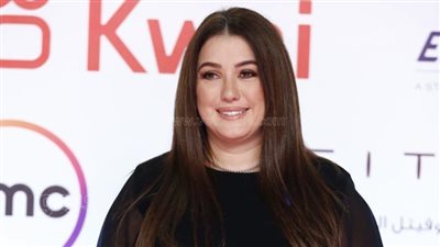 من غير عمرو يوسف.. إطلالة هادئة لـ كندة علوش على ريد كاربت 