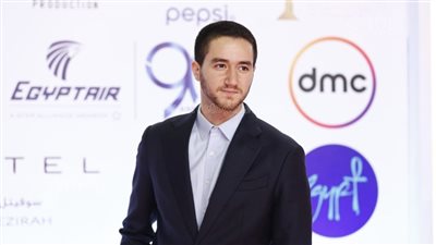 أحمد مالك وشقيقه على ريد كاربت فيلم السباحتان |صور 