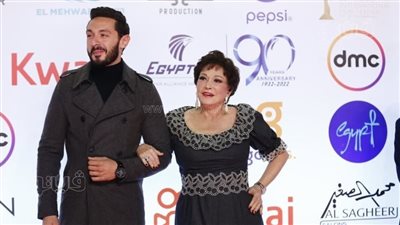 بعد ندوة المهرجان.. لبلبة رفقة يوسف عثمان على ريد كاربت 