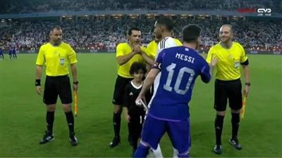 الأرجنتين ضد الإمارات.. أحمد حسام طه يصل للمباراة الدولية رقم 100 تحكيميا