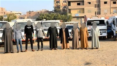 لحظة القبض على تشكيل عصابي لسرقة المواد البترولية من خطوط الأنابيب بالجيزة