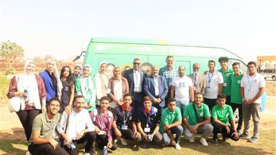 مستقلًا دراجته الكهربائية.. جناح قافلة الشباب والمناخ يستقبل المغامر علي عبده | صور