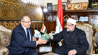 وزير الأوقاف يستقبل سفير مصر بتنزانيا لبحث التعاون المشترك