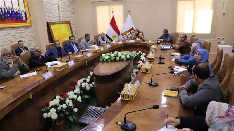  لقاء محافظ الوادى
