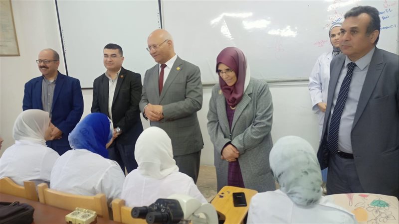  جولات رئيس جامعة