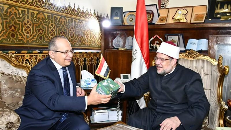 وزير الأوقاف وسفير