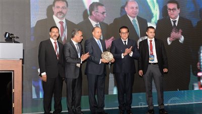 تكريم جامعة المنصورة بالمؤتمر الدولى الأول للجمعية المصرية لزراعة الكبد 