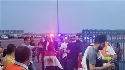 جمال علام ينهي أزمة حضور الجماهير لمران المنتخب بالكويت| صور