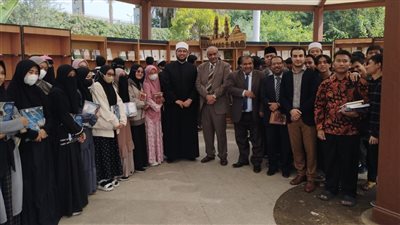 إقبال كثيف من الطلاب على إصدارات «البحوث الإسلامية» بمعرض الكتاب لخريجي الأزهر 