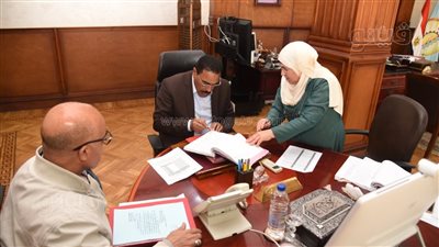 محافظ مطروح يعتمد قرارات لجنة البت في تقنين الأراضي | صور