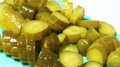 وفري في الميزانية واتعلمي طريقة عمل الخيار المخلل السريع 