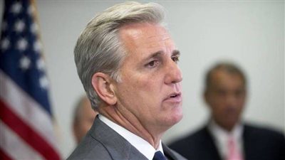 مقرب من ترامب.. من هو كيفين مكارثي المرشح الأقوى لخلافة بيلوسي في رئاسة النواب الأمريكي؟