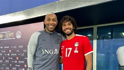 النني يلتقي تيري هنري بمعسكر المنتخب بالكويت