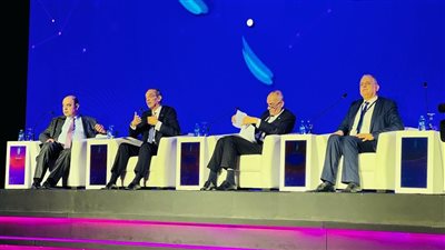 وزير الاتصالات: أكثر من 90% من حركة البيانات الدولية تمر عبر مصر 