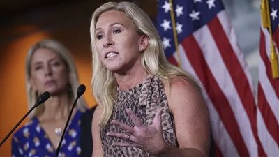 عضو بالكونجرس: واشنطن تخون الشعب الأمريكي بدعمها للحروب الخارجية