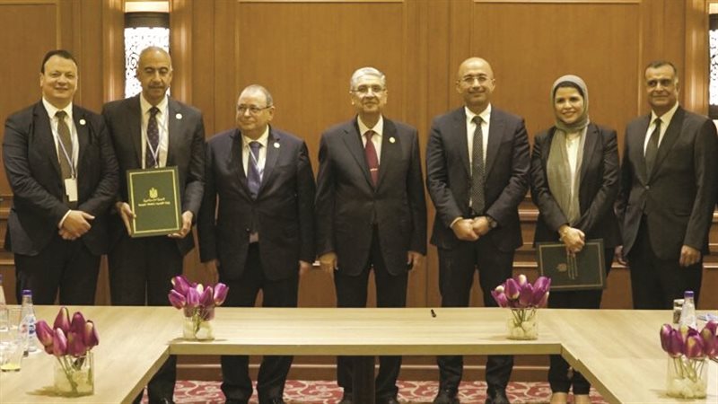 د. محمد شاكر يتوسط