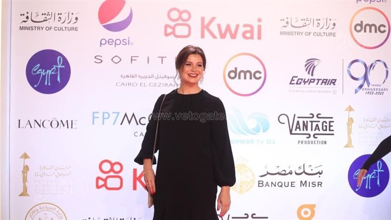 يسرا اللوزي