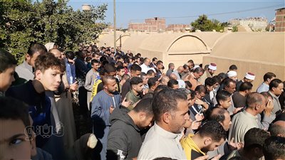أهالي الغربية يشيعون جثمان عالم أزهري توفي خلال الصلاة بالكويت | فيديو 