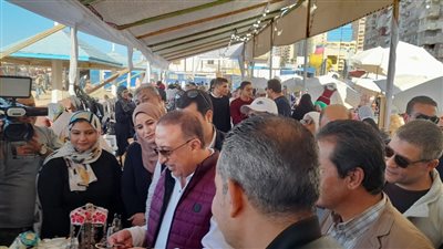 محافظ الإسكندرية يجري جولة بمعرض باب رزق بشاطئ السرايا | صور