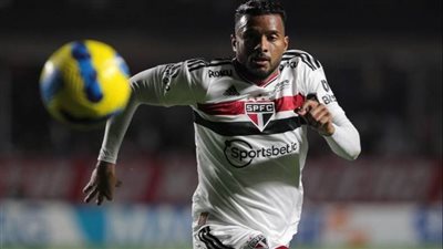 رغم عرضه مجانًا.. لماذا رفضت إدارة الأهلي التعاقد مع نجم ساوباولو البرازيلي؟