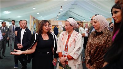 فى اليوم الختامي لـCOP27.. وزيرة البيئة تتفقد أجنحة المنطقة الخضراء