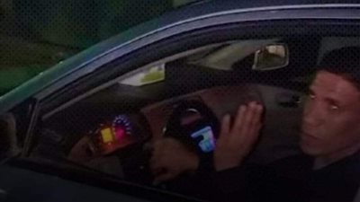 عامل النظافة صاحب واقعة كشري التحرير يقود سيارة حديثة في شوارع حلوان